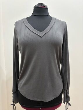 HEM & THREAD Ribbed V-Neck Long Sleeve Top - Gray